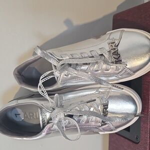 Karl Lagerfel Melora Lace Up Sneaker    Size 7